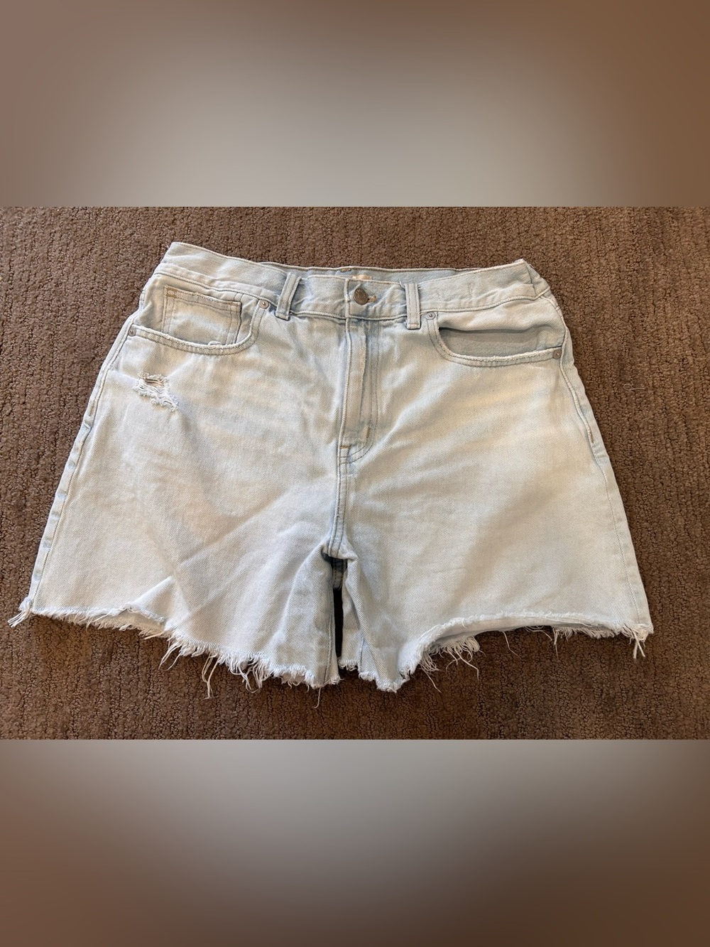 Madewell- The 90s Jean Short **29** Light Wash